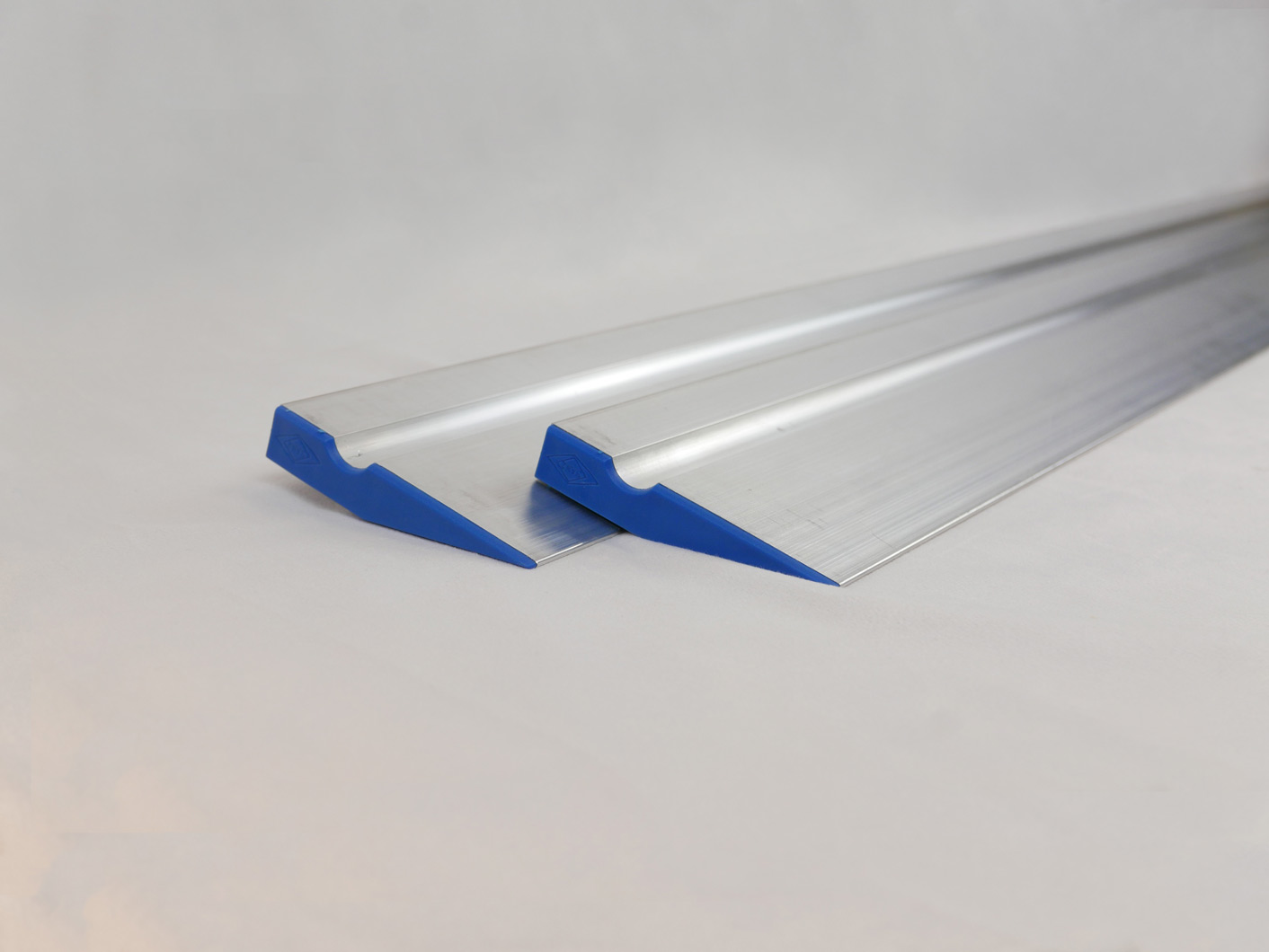 Trapezoidal aluminium ruler